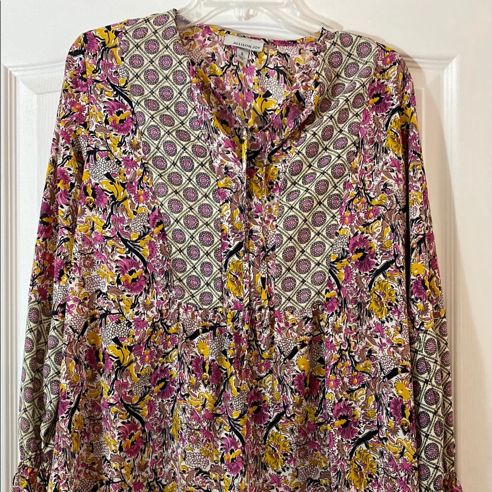 Boutique flowing top